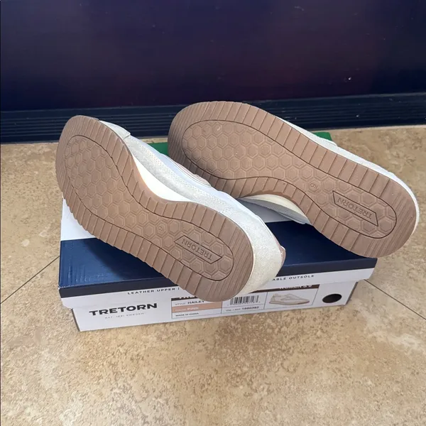 Tretorn Pink and White Women's Sneakers size 9 - Image 3