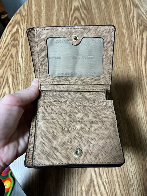 Small Michael Kors Wallet - Image 3