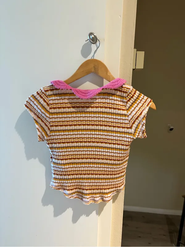 Free People cute Striped crop Top with Pink crochet Collar, size XS - Image 3