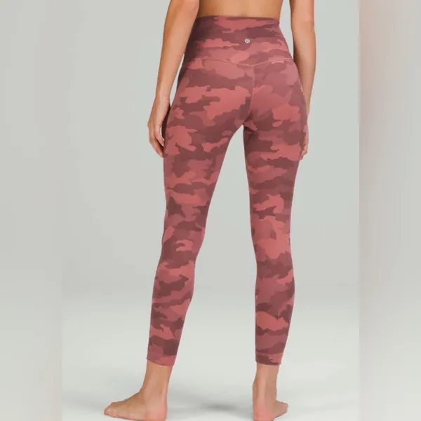 Lululemon Athletica Pink Camo High Rise Leggings Size 8 Like New - Image 4
