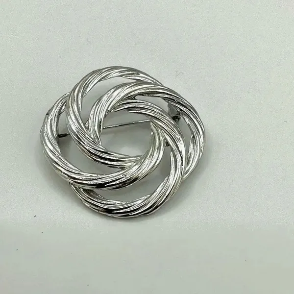 Vintage silver tone twisted knot Brooch - Image 6