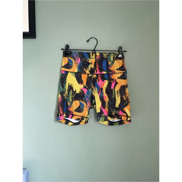 Lululemon Wunder Train High Rise Short Size 8 Undertone Black Multi Biker - Image 2