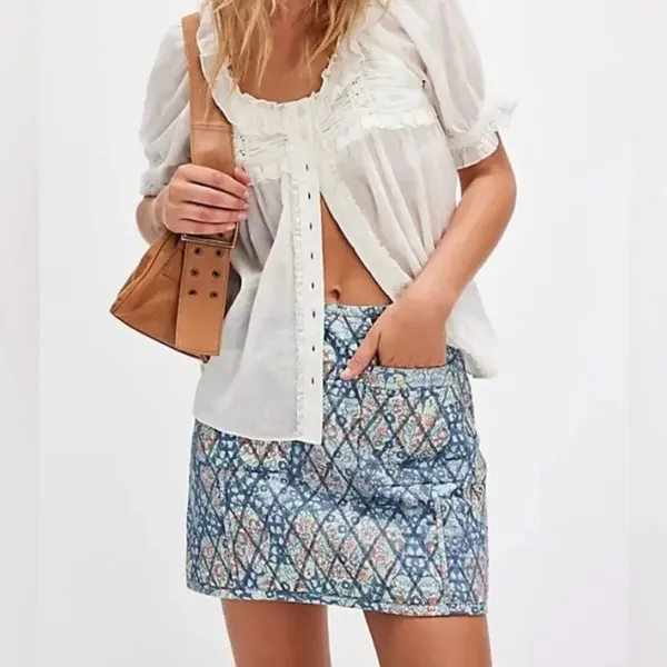 Free people Mini Quilted Blue Floral Skirt(Size 10) - Image 2