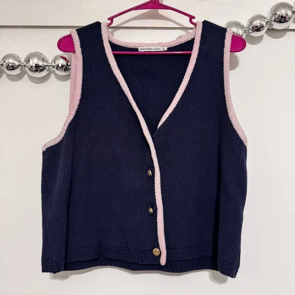 Abercrombie and Fitch navy blue Mara knit vest contrast sweater top - Image 3