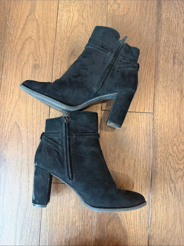 Banana Republic women's Black Suede Zip 4" Heels Ankle Boots Size 8 - C11-685 - Image 4