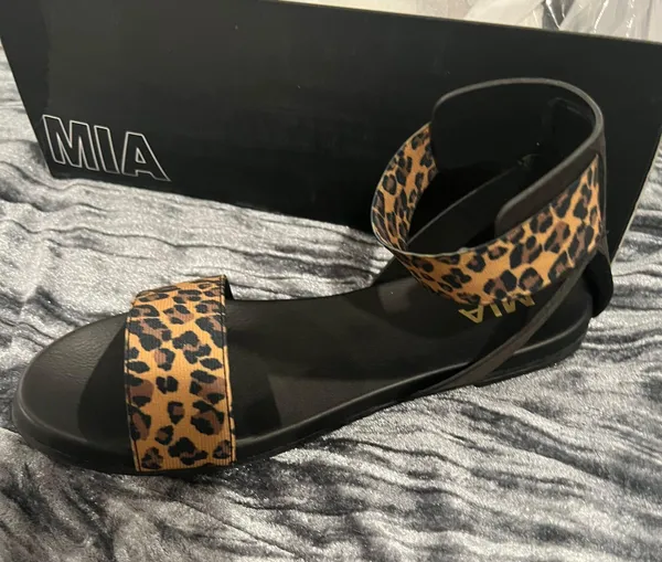 Women's Leopard Sandals Size 7.0 - Image 4