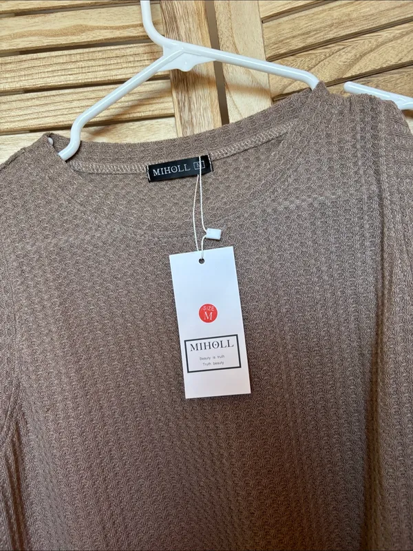 Women's Miholl Sleeveless Knit Twist-Front Top Medium NWT - Image 2
