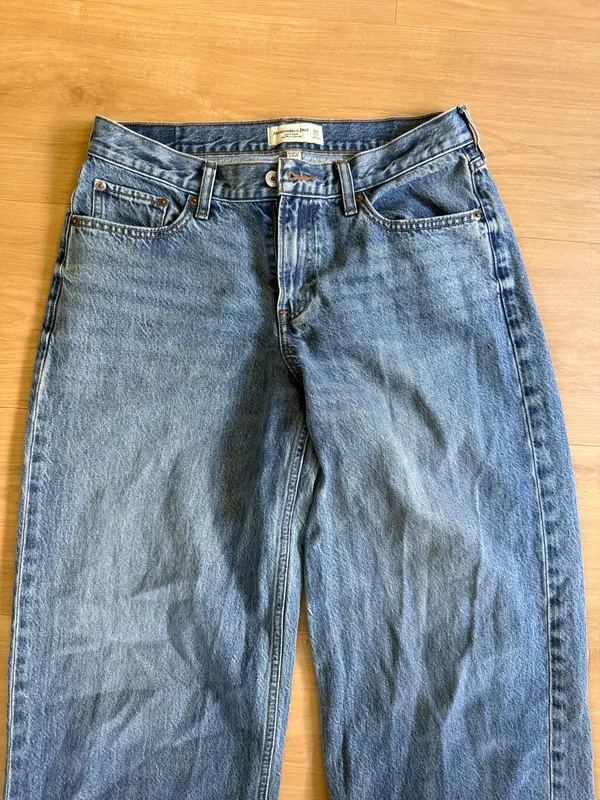 Abercrombie Curve Love Low-Rise Ultra Loose 28 LONG - Image 2
