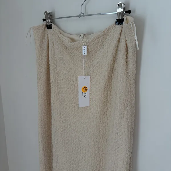 NWT ASTR The Label XL Mesh Midi Skirt Cream Textured Whimsical Romantic - Image 2