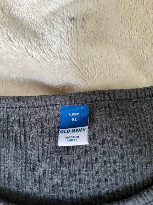 Old Navy Top  - Image 2