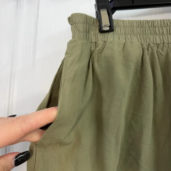 American Eagle green‎ high waisted ruffle hem pull on pocket shorts casual XS - Image 2