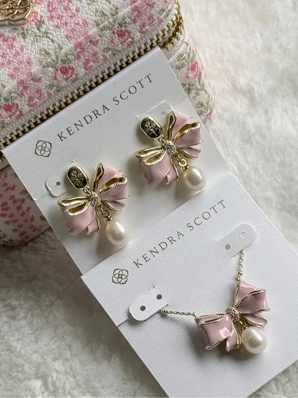 Kendra Scott x LoveShackFancy Pearl Bow Necklace and Earring Set - Image 3