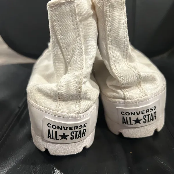 Converse High-Top Sneakers in white sneakers has some stains - Image 11