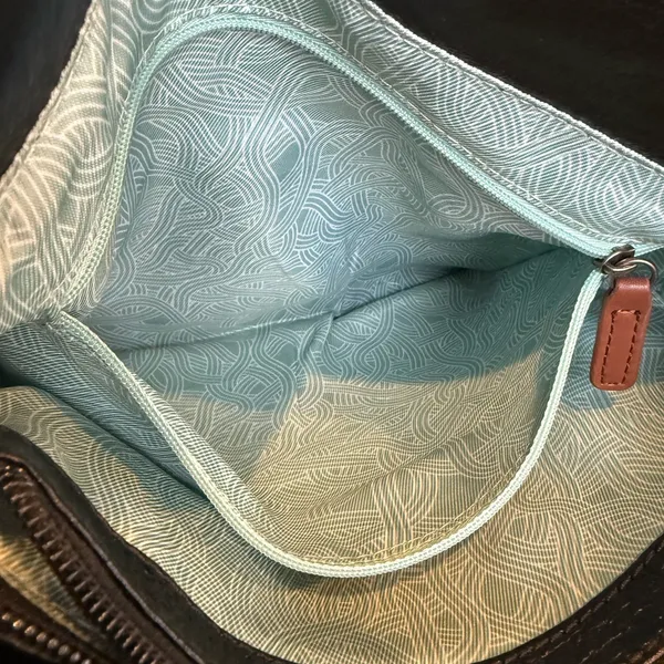 The Sak Black Messenger Bag 100% leather zipper and magnetic closure - Image 4