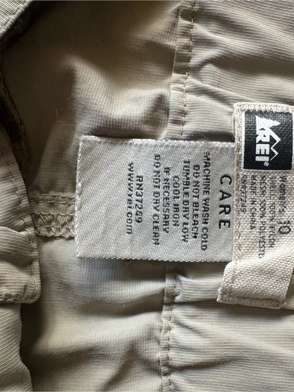 REI‎ Women's Khaki Cargo Shorts with Elastic Waist - Image 3