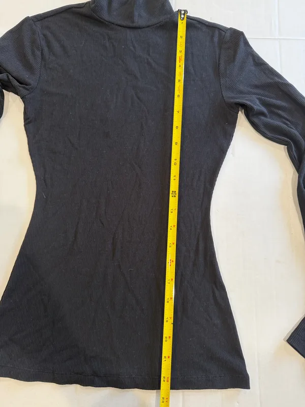 Skims fits everybody turtleneck top  small - Image 6
