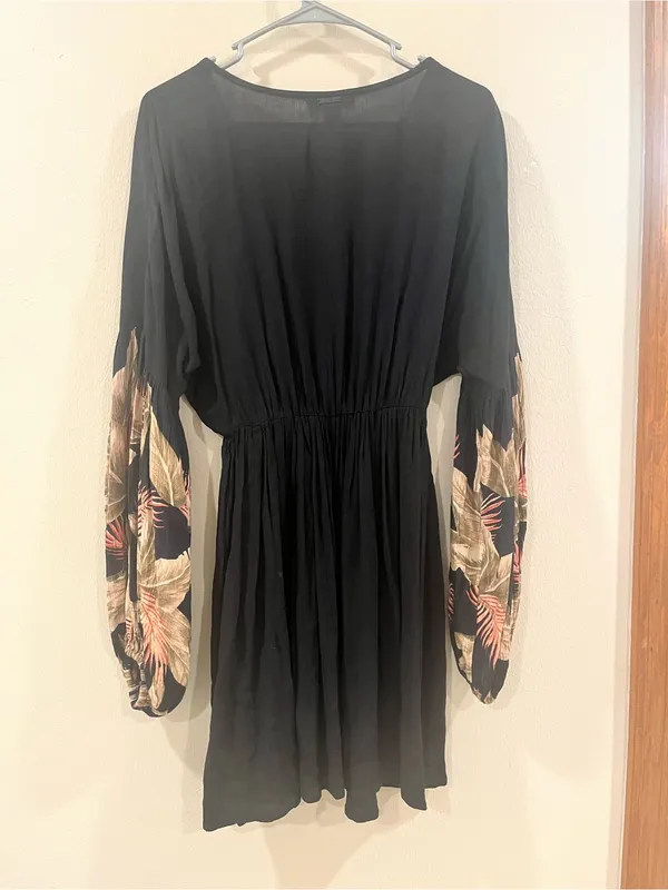 Billabong Black Tropical Print Balloon Sleeve V-Neck Mini Dress - Size Medium - Image 2