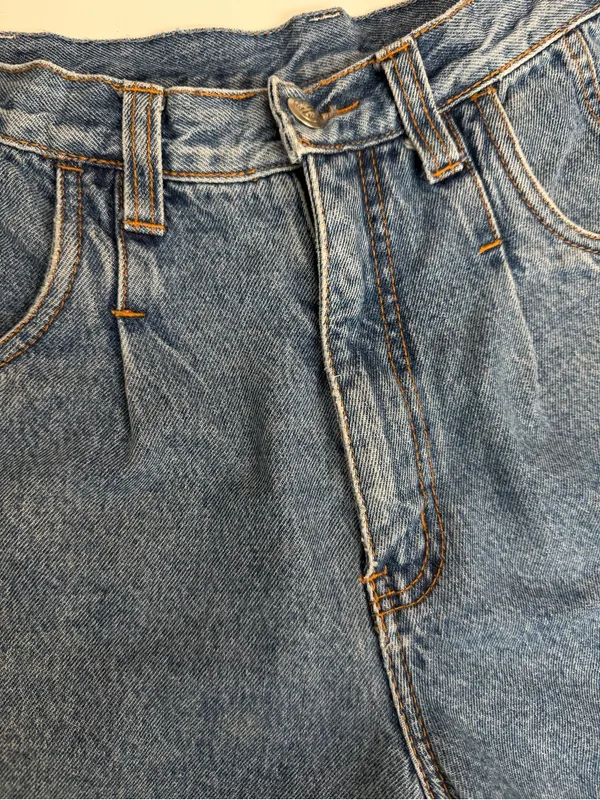 Vintage Bill Blass Denim Shorts High Rise Pockets Medium Wash Blue 90’s Y2K - Image 2