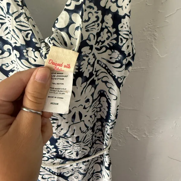 Hanalulu Wahine Navy White‎ Floral Maxi Dress Med Rayon Strappy Vacation - Image 9