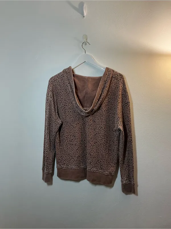 Jane and Delancey Leopard Hooded Pullover Top Size Medium - Image 2
