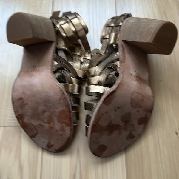 Fiel gold metallic heeled sandals, size 8 - Image 4
