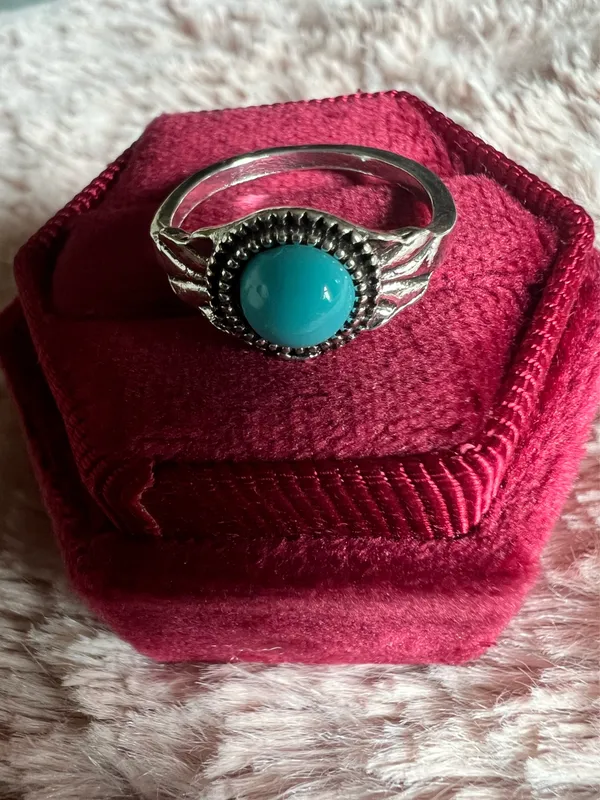 Gorgeous Stainless Steel Silver Faux Turquoise Ring Size 6 - Image 3