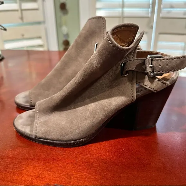 Frye Dani Shield Sling Peep‑Toe Suede Sandals – Size 8 - Image 5