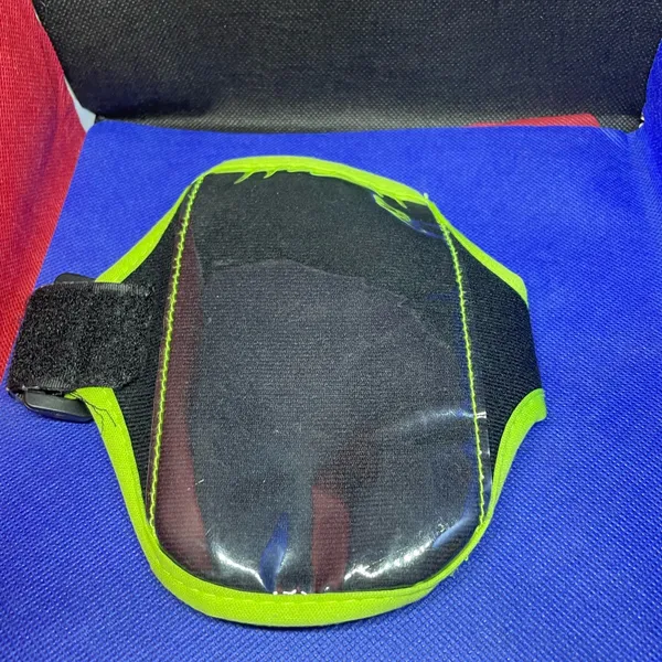 Arm band cell phone accessory for hands free exercise‎ routine. - Image 2