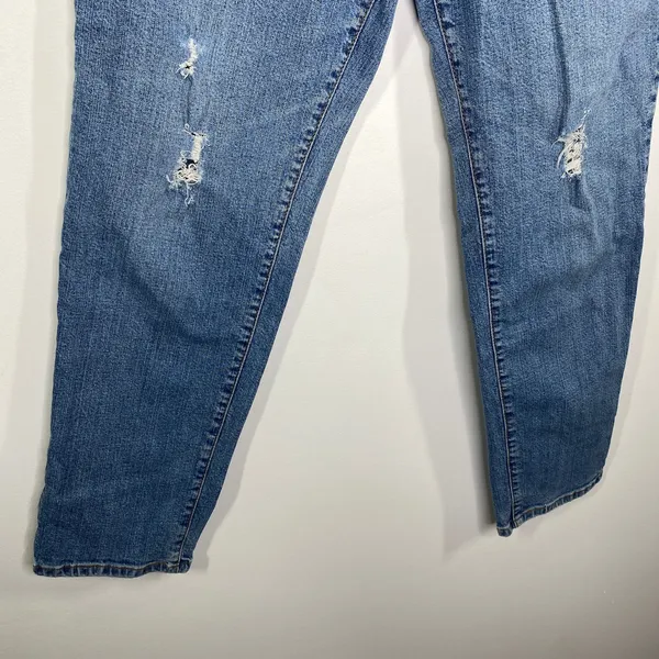 Levis 550 Relaxed Tapered Light Wash Distressed Jeans Womens 4‎ Short 4S Blue - Image 3
