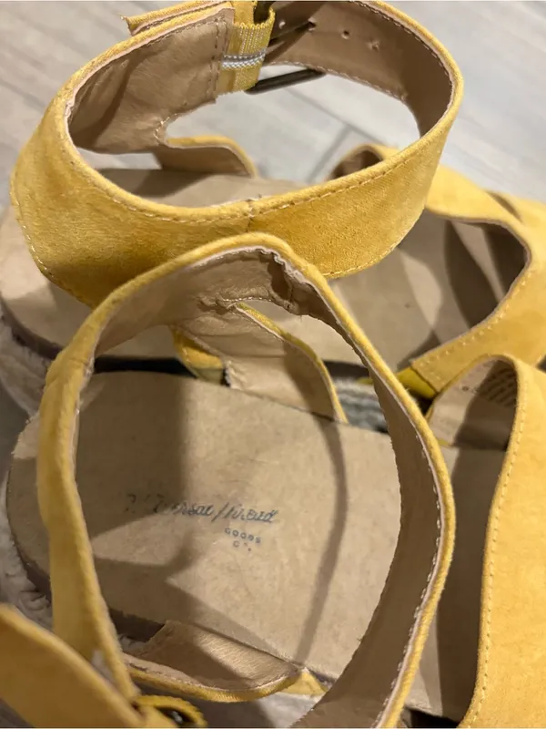 Universal Thread Annie espadrille style sandals yellow size‎ 6 - Image 3