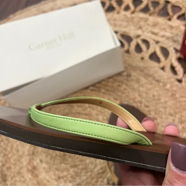 Garnet Hill Size 9 M Women Sandal Flip Flop Green Leather NIB - Image 3