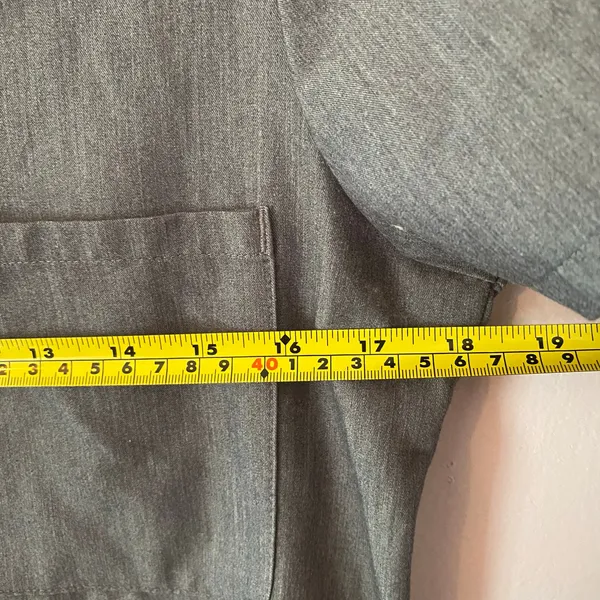 FIGS Graphite Gray Catarina Scrub Top Medical Uniform Women's size XS Nurse Dr - Image 7