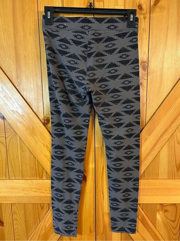 Pink Victoria's Secret Aztec Leggings Gray Sz Small (0886) - Image 5