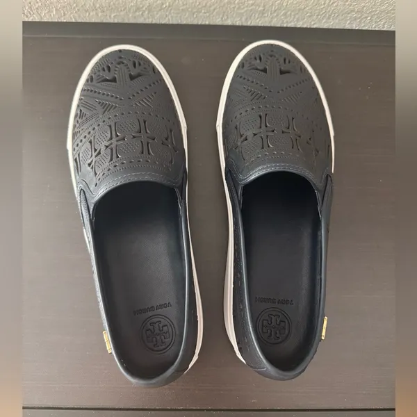 NWOT $250 Tory Burch Deep Navy Lennon Slip On Laser Cut Out Leather Sneakers 8.5 - Image 4