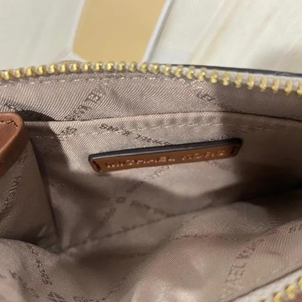 Michael Kors Vanilla Key Chain Wallet - Image 6