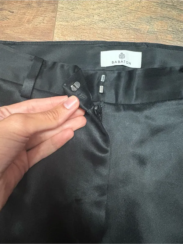 Babaton Aritzia Refined Satin Cargo Pant In Black Size 2 - Image 4