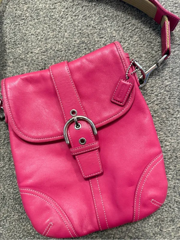 Vintage Coach Soho pink magenta crossbody bag signature monogram interior y2k - Image 4