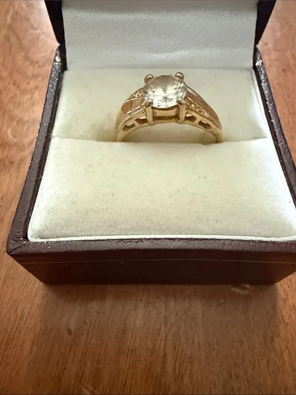 Vintage 14 KT HGE Gold-Tone Solitaire Ring with Clear Center Stone Size 7 3/4 - Image 5