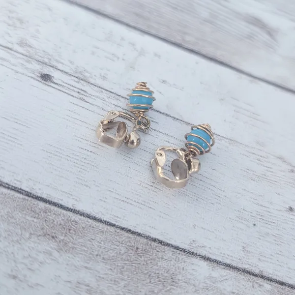 Vintage Clip On Earrings Dainty Light Blue & Gold Tone Dangle - Image 4