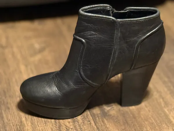 Gianni Bini Black Leather Platform Ankle Booties Size 8M. - Image 4