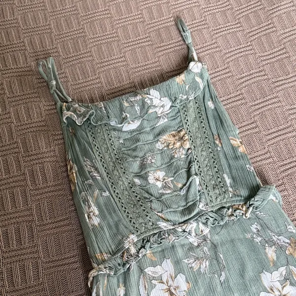 Promesa Sage Green Floral Maxi Dress with White and Yellow Flowers - Image 5