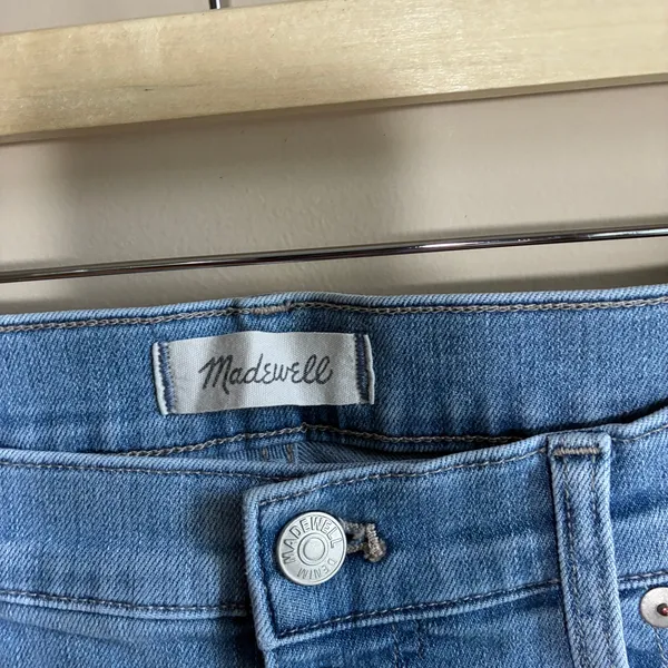 Madewell 9" high rise skinny crop 32 light wash blue jeans women's button detail - Image 3