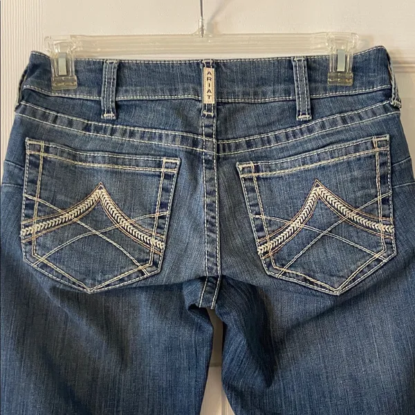 ARIAT Mid Rise Straight Classic Blue Jeans size 30 excellent conditions - Image 5