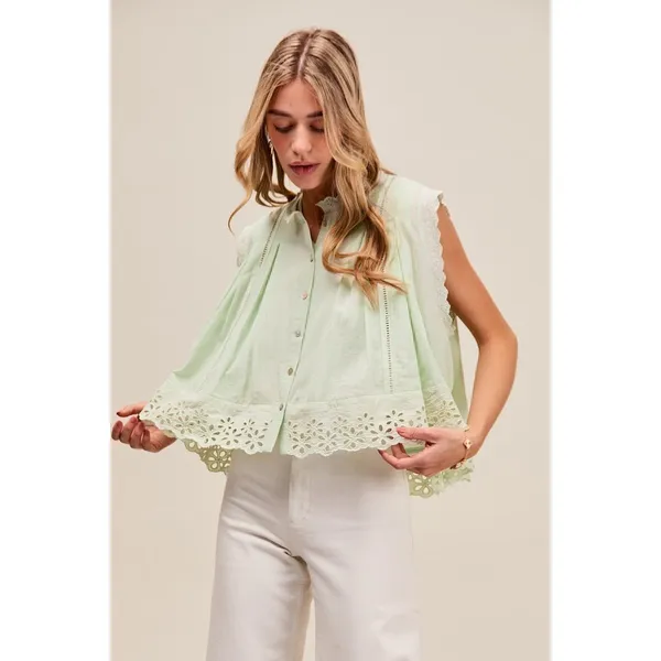 SO ME Button Up Front Pleated Sleeveless Top with Floral Eyelet Lace - XL - Image 3