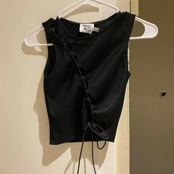 Princess Polly sexy black crop top with lace up details, size 0 - Image 4