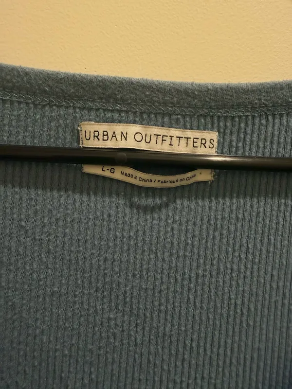 Urban Outfitters blue long sleeve v-neck crop top with buttons - Image 4