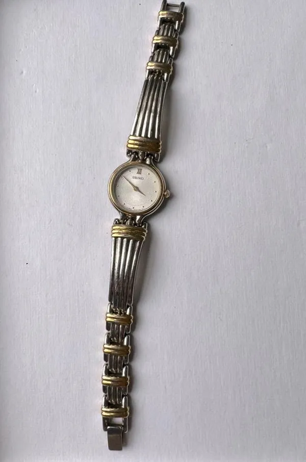 Ladies Seiko Wristwatch Two Tone Gold Tone Bracelet Style Vintage - Image 10