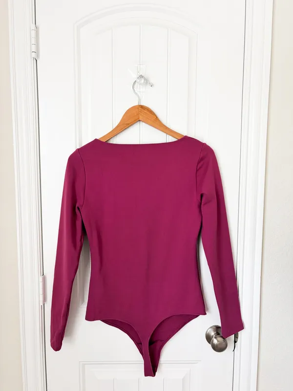 In excellent condition. 82% viscose, 12% polyamide, and 6% elastane. Size 6. - Image 2