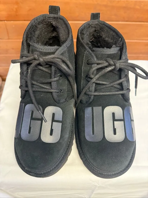 UGG Neumel Scatter Graphic boots, black suede embossed logo Sz 9 - Image 6