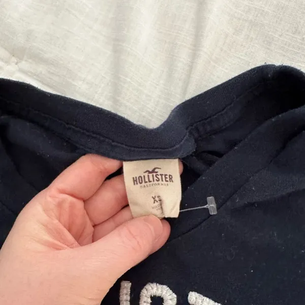 Hollister Navy Blue 19 Y2K 2000s Baby Tee Graphic Tee - Image 3